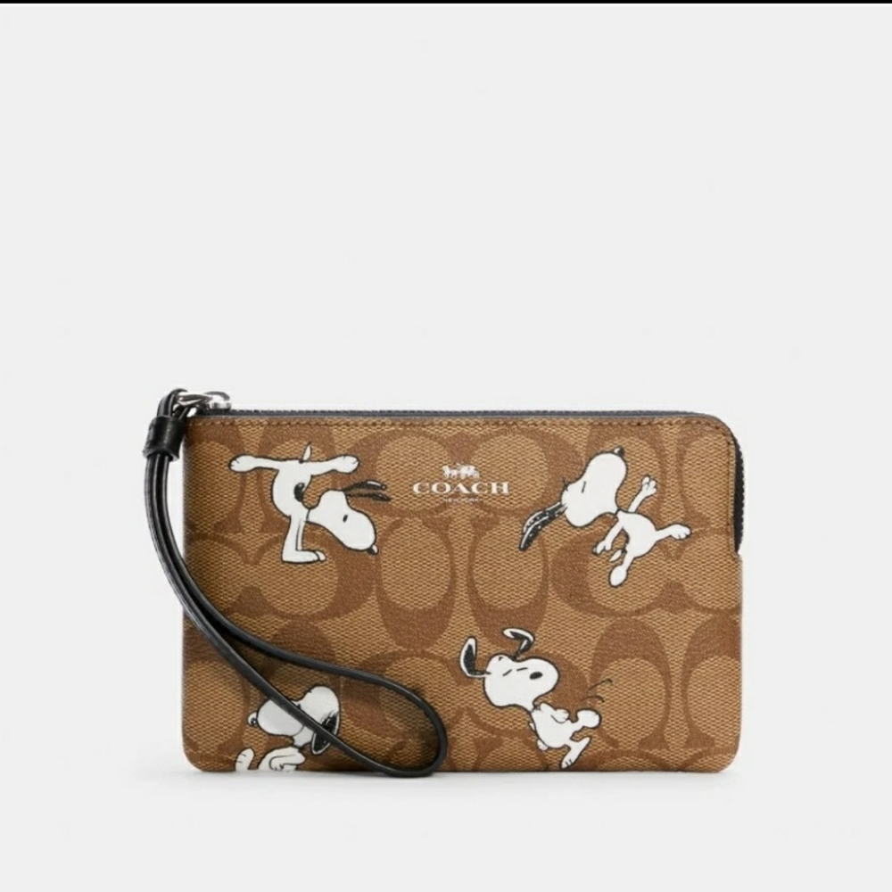 Coach X Peanuts Snoopy Wristlet NWT